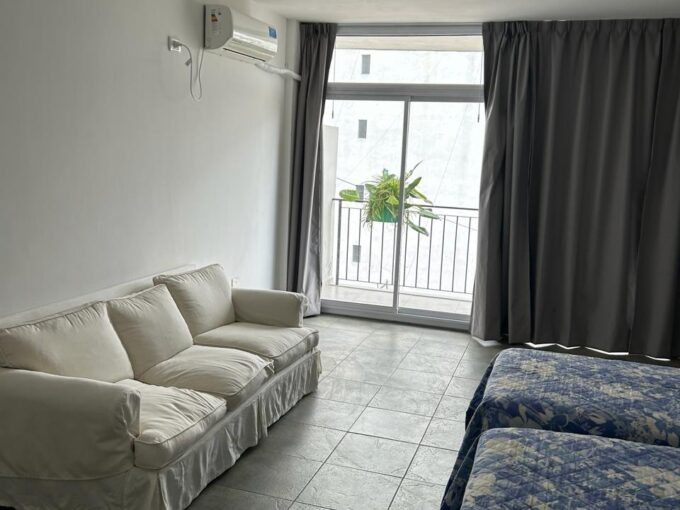 Monoambiente con balcon en Monserrat