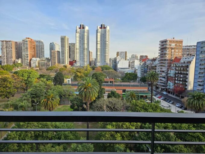 Monoambiente con amenities en plena av Las Heras